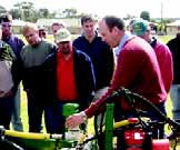 Graham Betts speaking to farmers at a SANTFA spray technology workshop